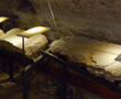 Grabplatten im Kellergewölbe