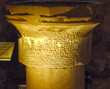 Überreste einer Säule im Kellergewölbe